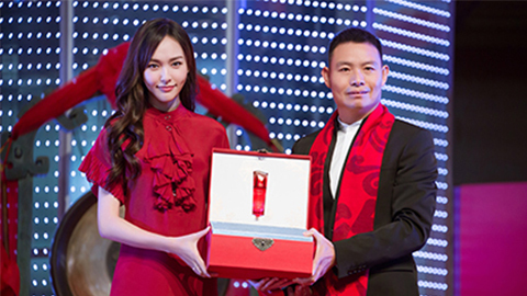 中国美正当红，Z6尊龙国际集团A股上市，引领新时代